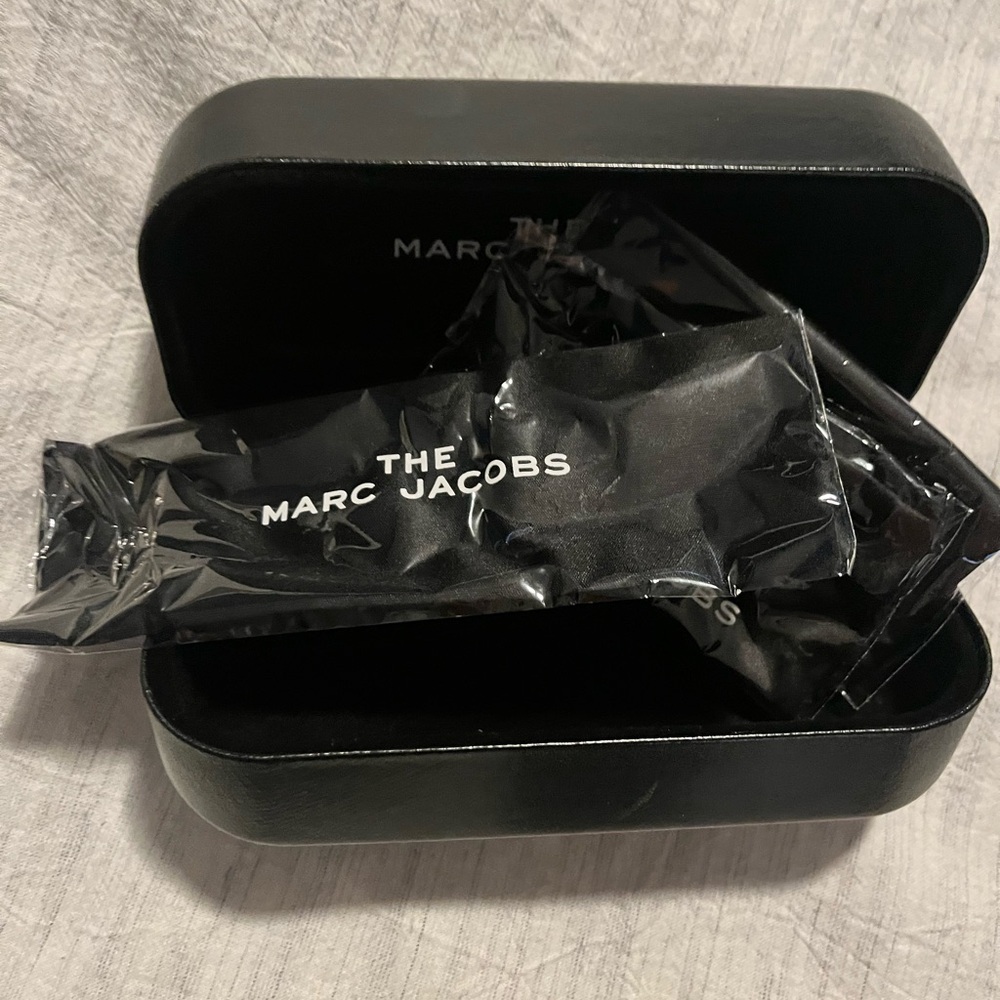 Marc Jacobs Sunglasses - Picture 2 of 6
